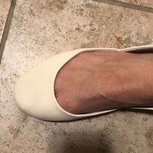 the white ribbon ballet flats